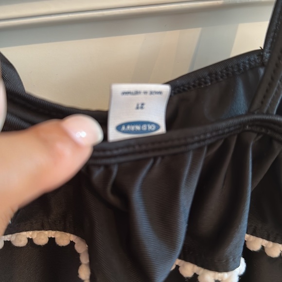 One piece swim suit for a baby girl! Old Navy size 2T, one shoulder! - Picture 3 of 3